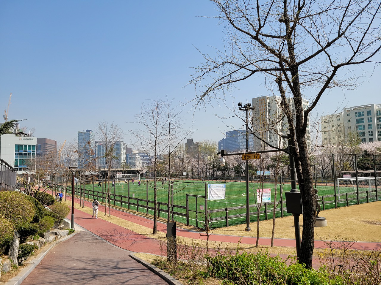 仍需在接下 仍需在接下